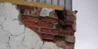 Repair of brickwork seams